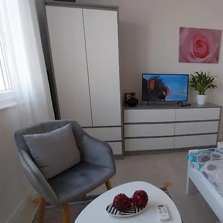 M Апартаменты *